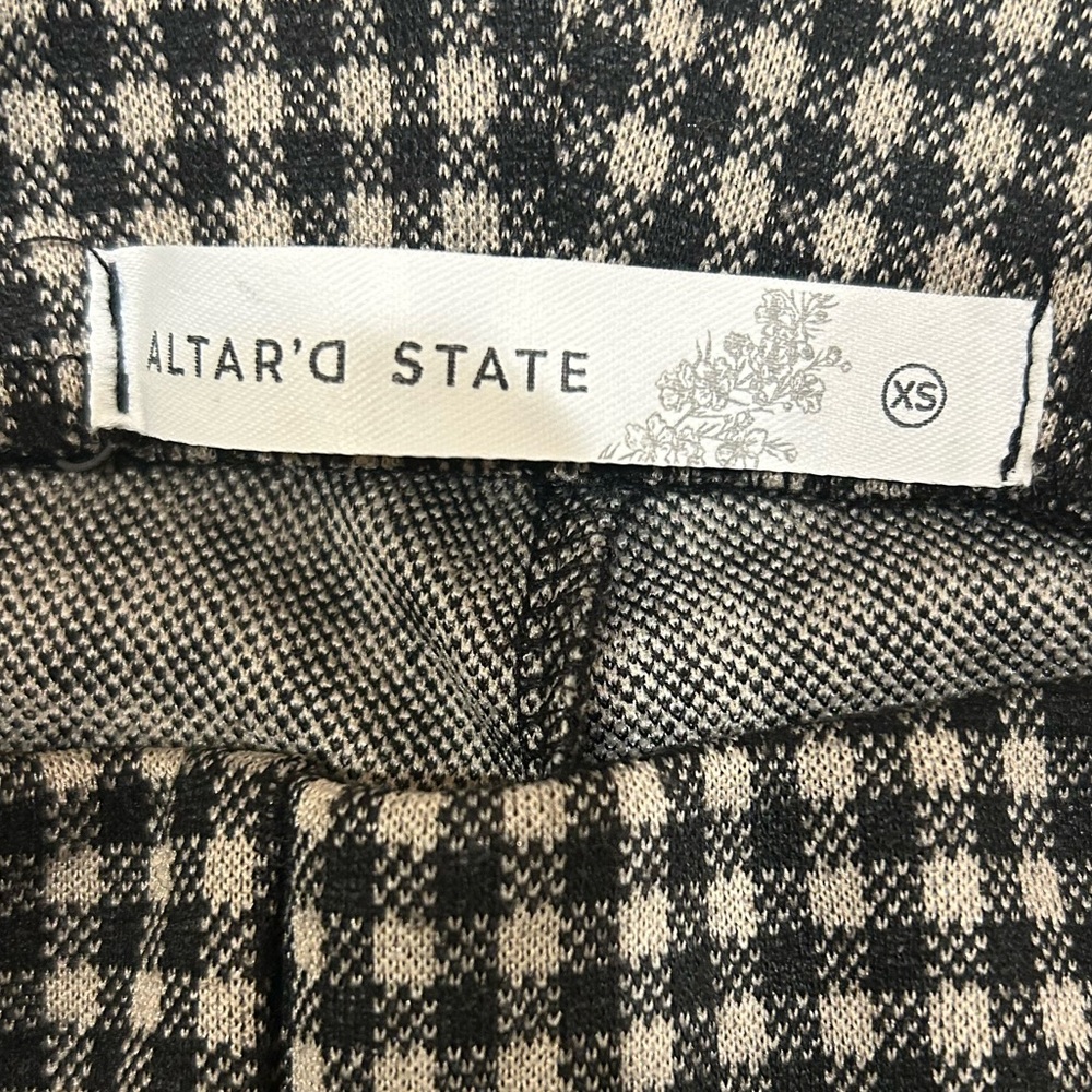 Altar’d State Gingham High-Waisted Flared Pants 
Size: XS 
NWT - Picture 7 of 8